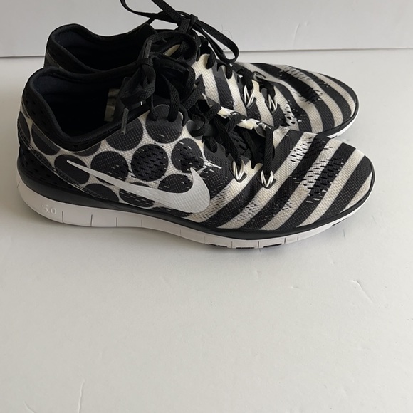 COPY - Women’s Size 8 NIke TR Fit 5 Black & White polka dots & stripes - Picture 3 of 6